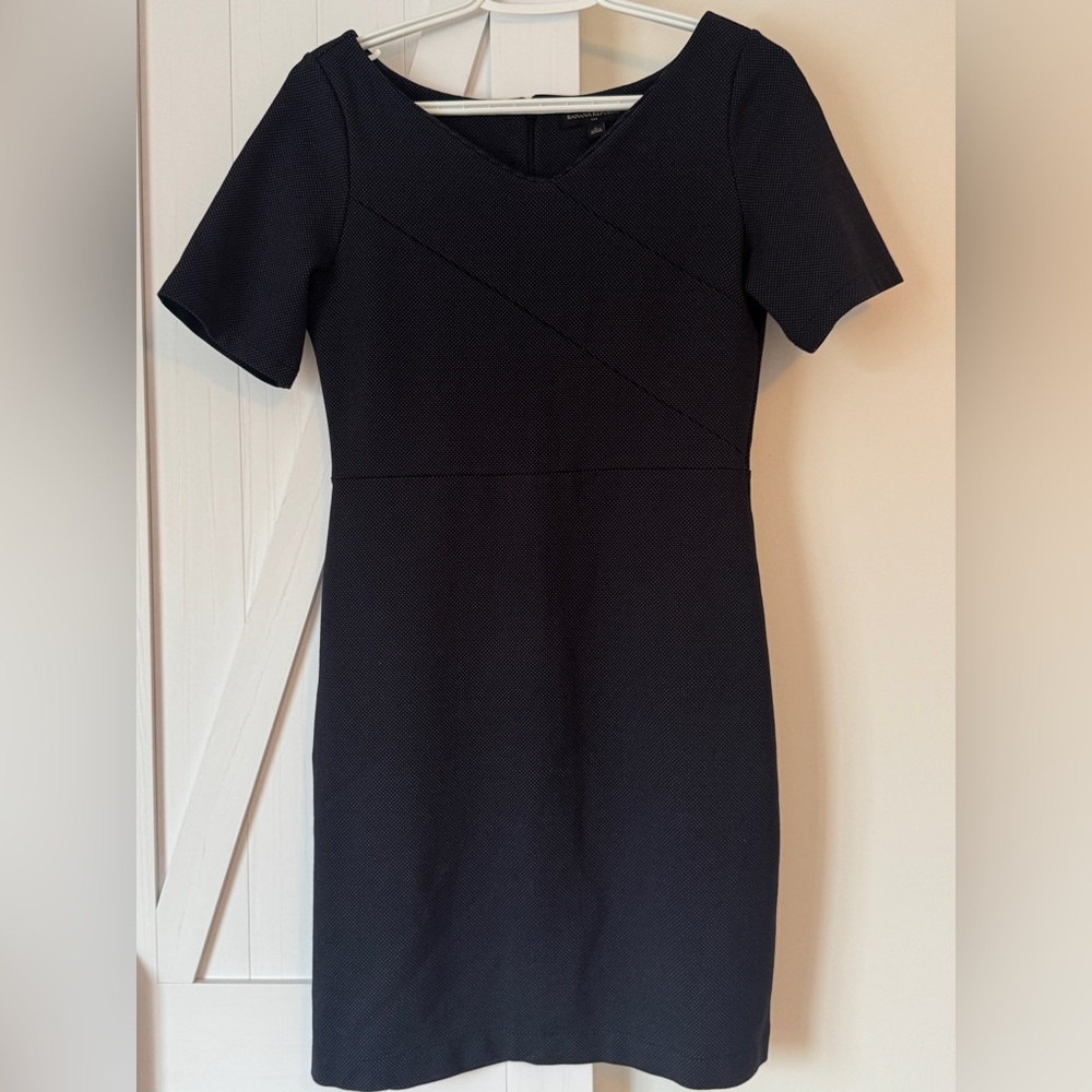 Banana republic  size 6  dark blue dotted dress